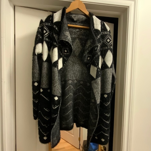 Renuar Black & White Diamond & Zig-Zag Pattern Cardigan (Small) NWT - Picture 1 of 11